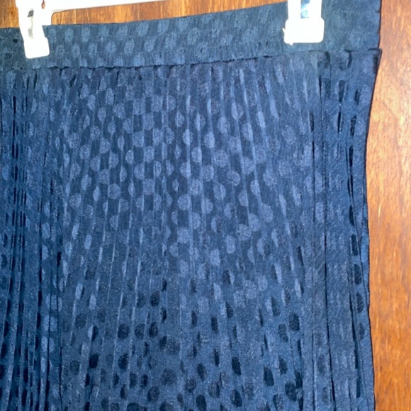 Max Studio navy maxi pleated skirt - Picture 4 of 6